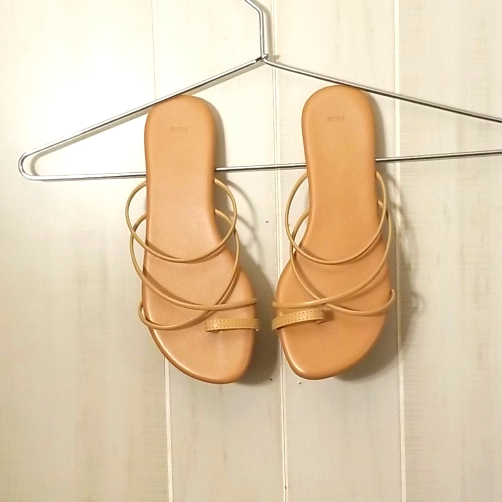 Toe ring cross strap slider